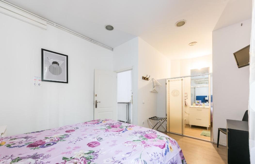 M&F 7 Rooms/7 Bathrooms Over Gran Via Madrid Esterno foto