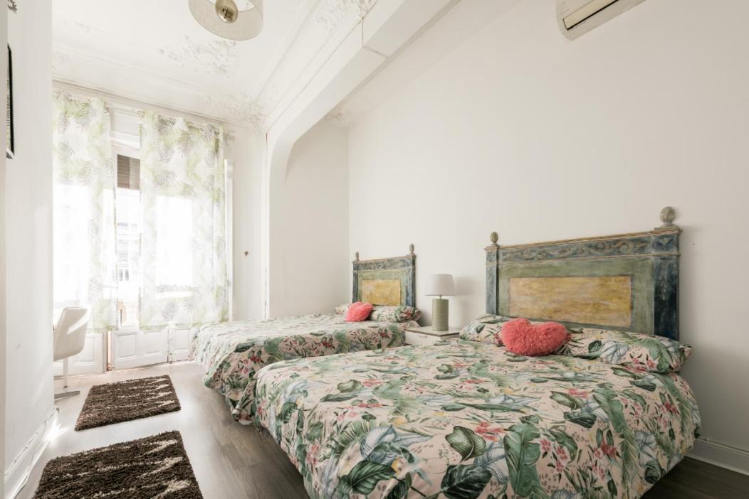 M&F 7 Rooms/7 Bathrooms Over Gran Via Madrid Esterno foto