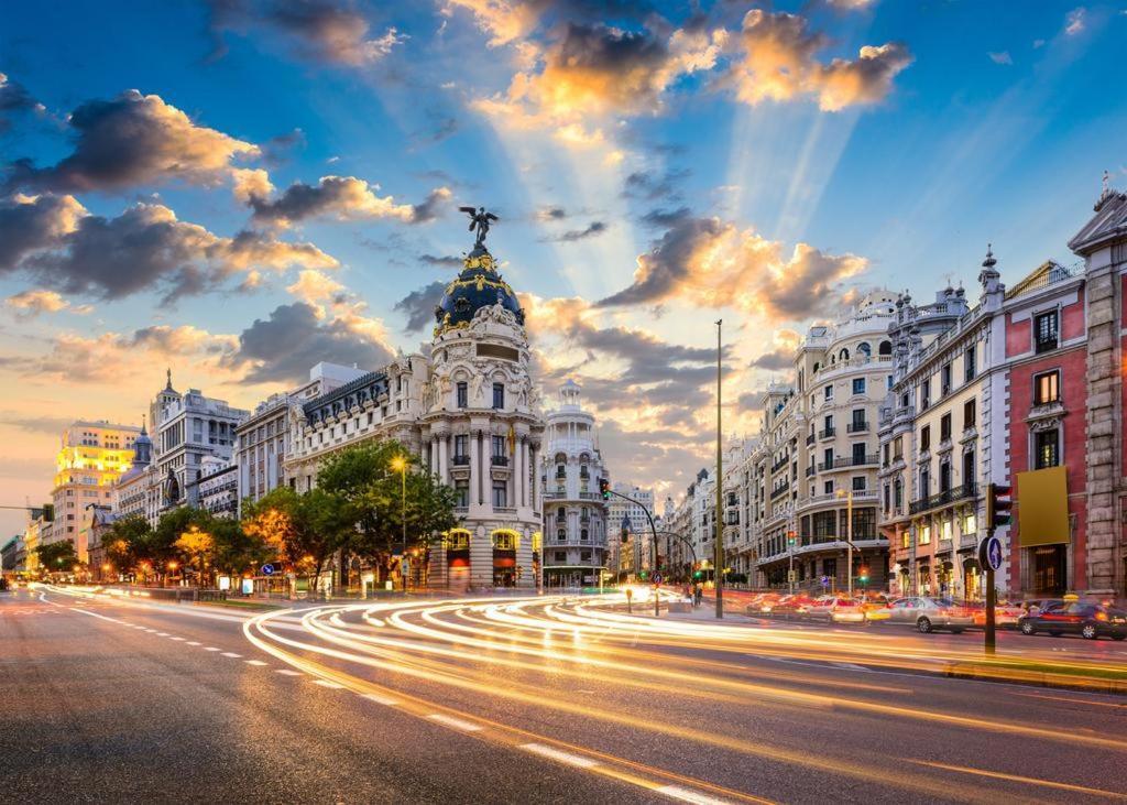 M&F 7 Rooms/7 Bathrooms Over Gran Via Madrid Esterno foto