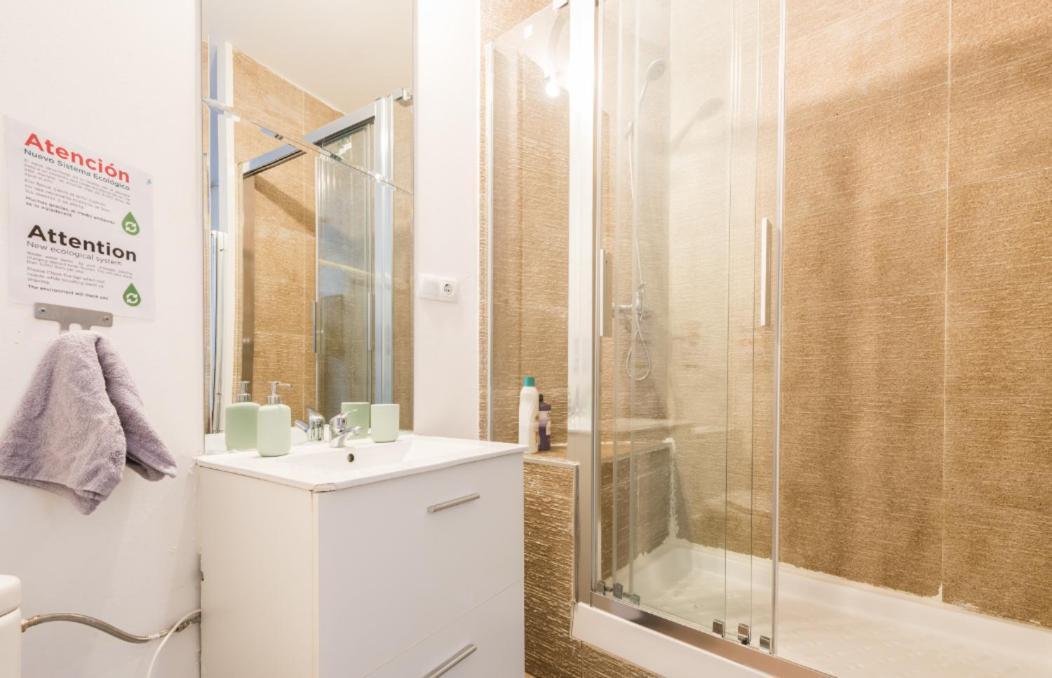 M&F 7 Rooms/7 Bathrooms Over Gran Via Madrid Esterno foto
